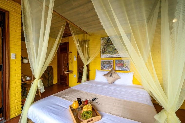 Deluxe Double Hội An ban công góc biển